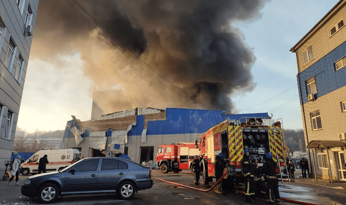 Al menos 30 personas pierden la vida en bombardeo ruso sobre Ucrania