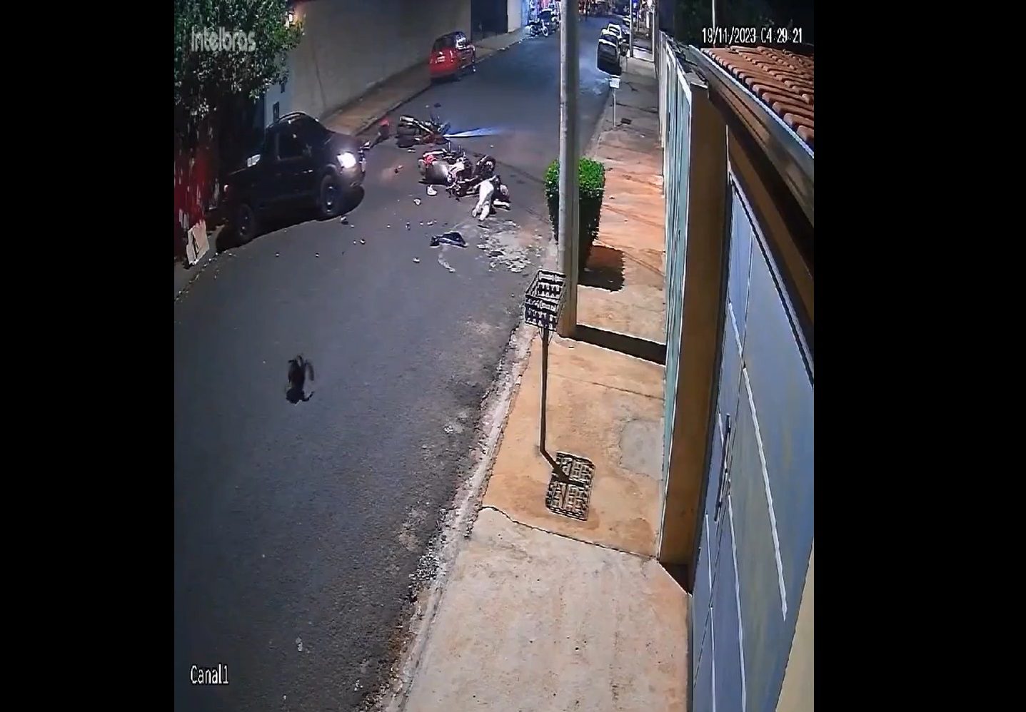 Impactante choque entre dos motociclistas, ¿quién tuvo la culpa?