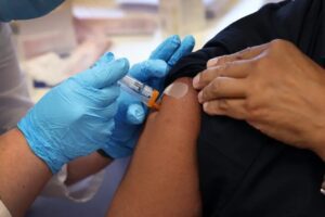 Aplicación en México de la vacuna Spikevax de Moderna prevista antes de fin de año