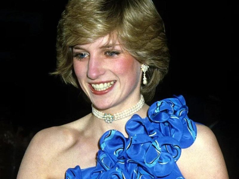Subastan en más de un millón de dólares uno de los vestidos de la princesa Diana