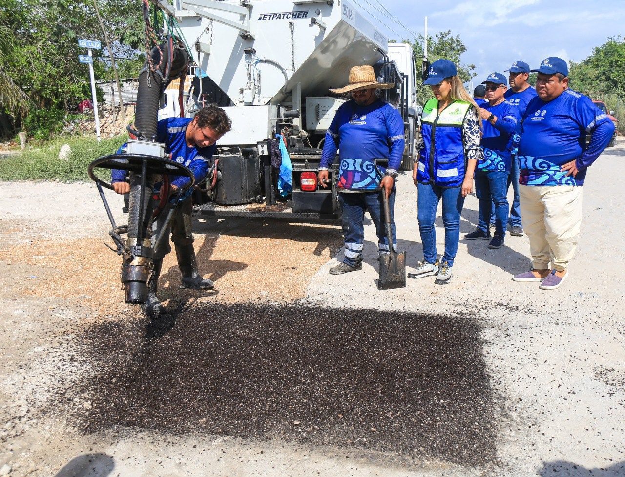 Invitan a reportar baches para reparar calles y avenidas