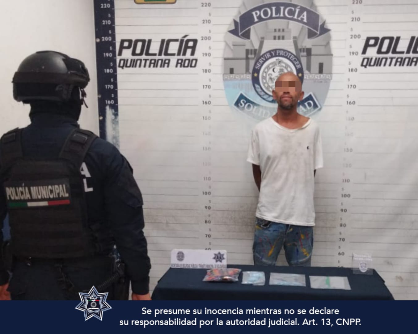 En Solidaridad, detienen a sujeto con presuntos envoltorios de droga