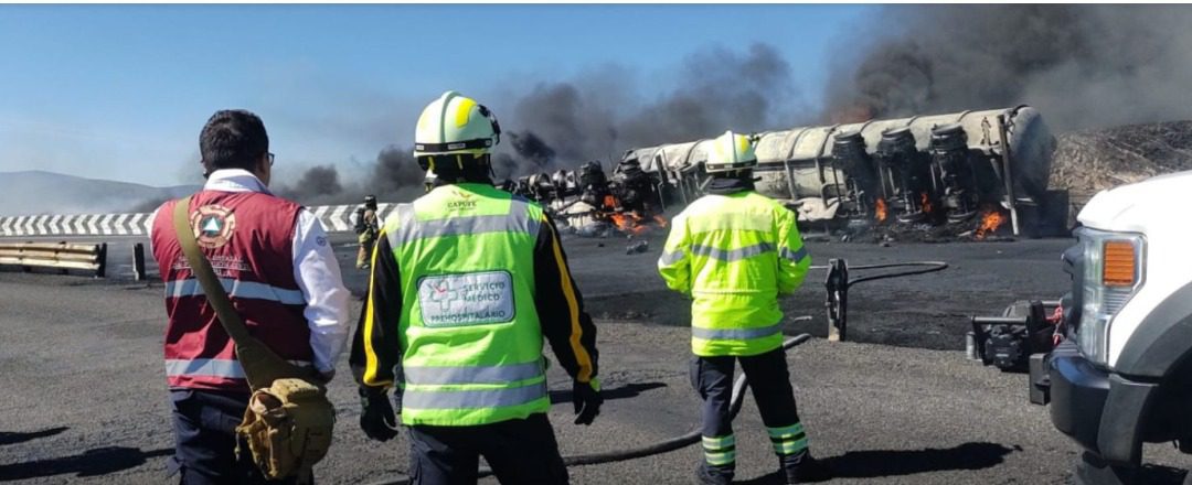 Explota pipa con combustible en la autopista Puebla-Orizaba