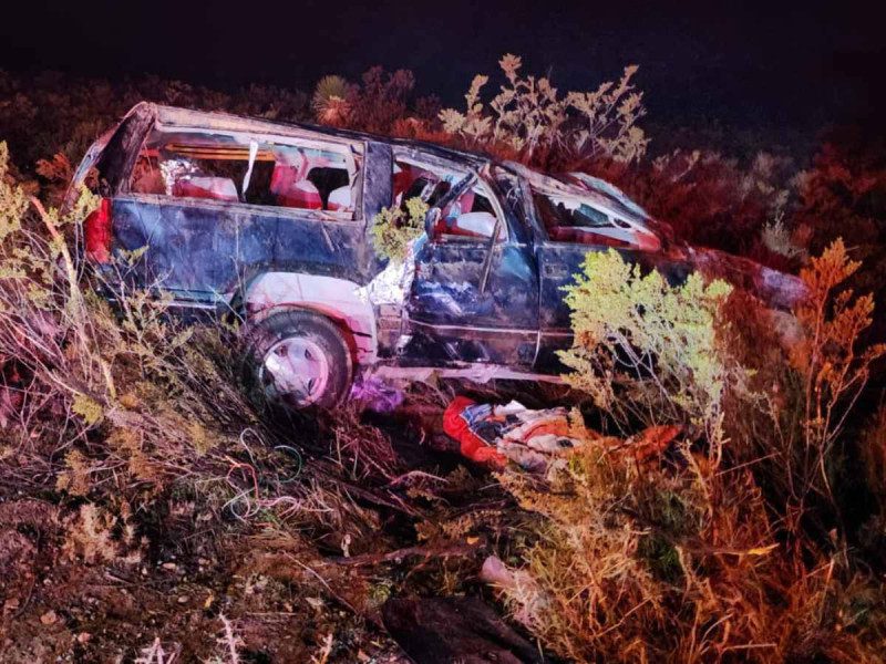 Dos personas pierden la vida en accidente carretero en Nuevo León