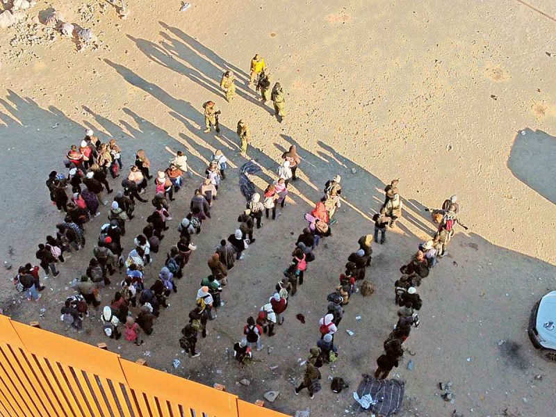 Ante el arribo masivo de migrantes cierran otra garita