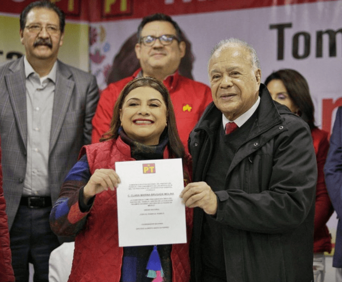 Clara Brugada recibe constancia de precandidata de PT