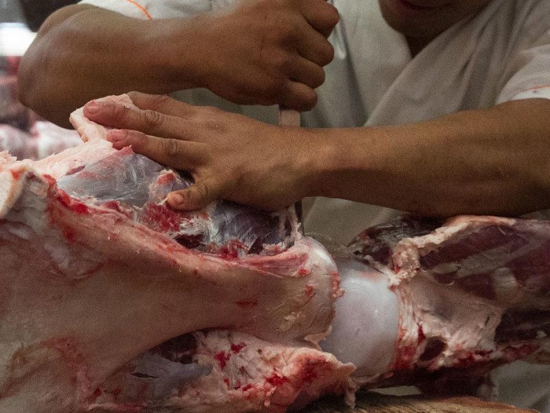 Familia Michoacana extorsiona a comerciantes, agricultores y carniceros