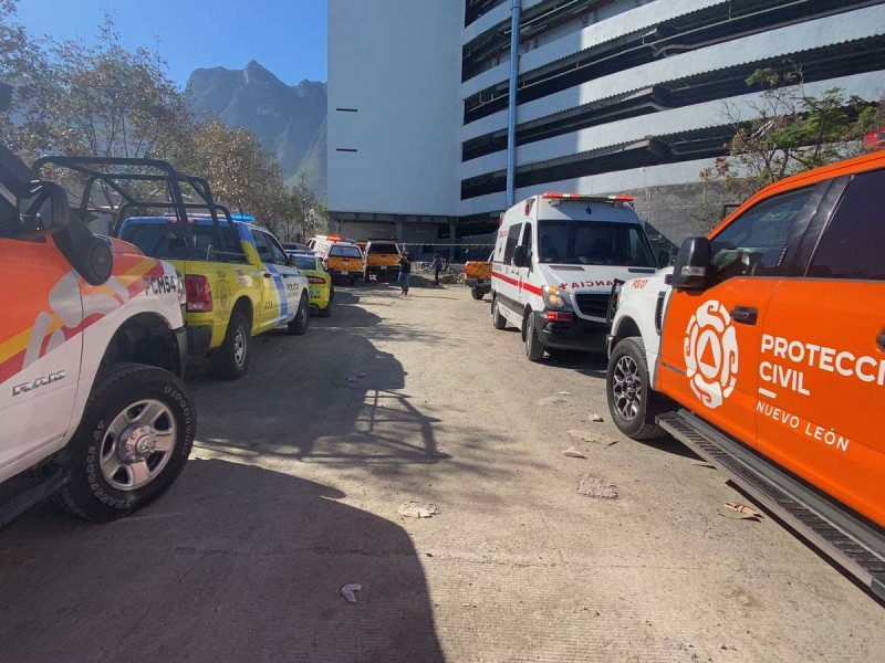 Clausuran obra tras muerte de cinco personas por desplome de elevador