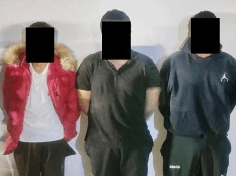 Jóvenes arrestados en Monterrey portando armas largas