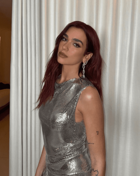 Dua Lipa comparte su número de teléfono en redes sociales