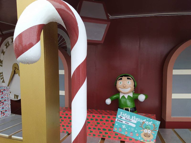 Se roban un duende navideño en una plaza de Pachuca