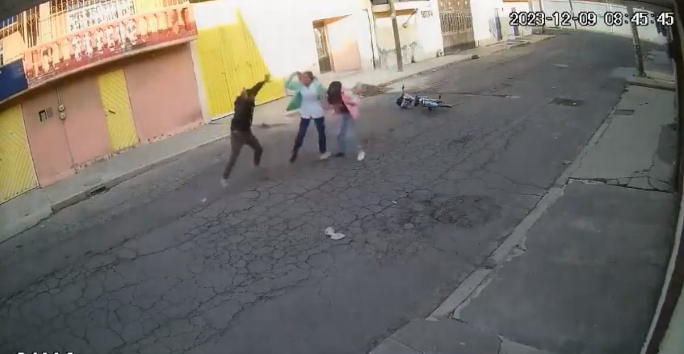 Madre evita que le roben a su hija en Ecatepec