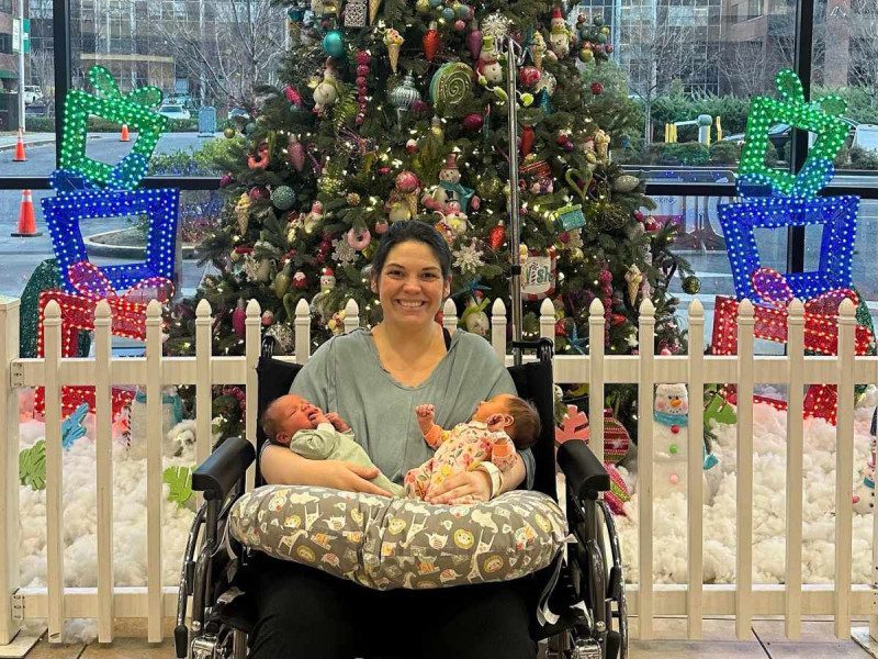 Una mujer da a luz mellizas que crecieron en dos úteros diferentes