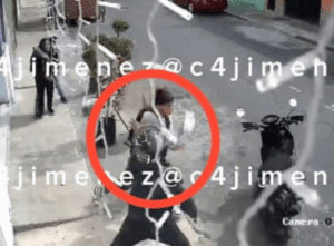 Pareja es asaltada en Iztapalapa y el hombre  abandonar a la mujer