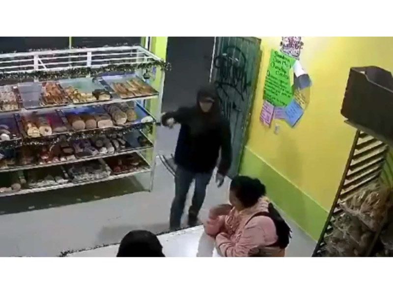 Mujeres confrontan a asaltante en una panadería y lo hace huir