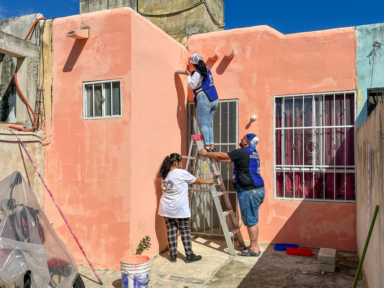 “Pinta tú Fachada” llegó a Villas del Sol