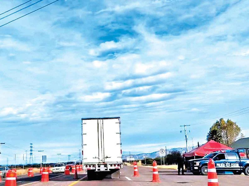 Fingen ser policías para pedir rescate a familiares de migrantes