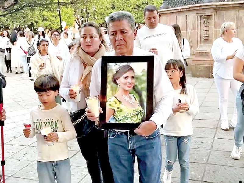 Marchan en Salvatierra; exigen paz y justicia