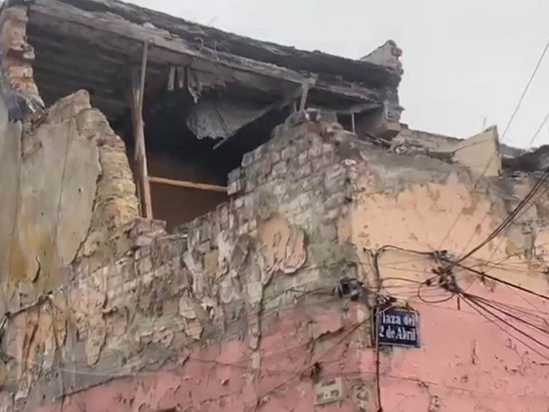 Se desploma viga en una casa vieja de la CDMX