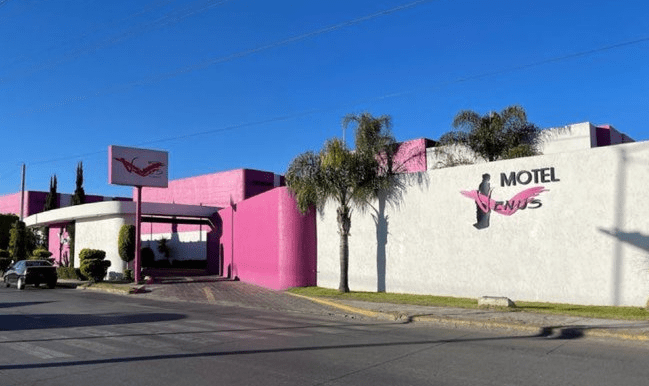 Abuelito sufre infarto en motel de Puebla