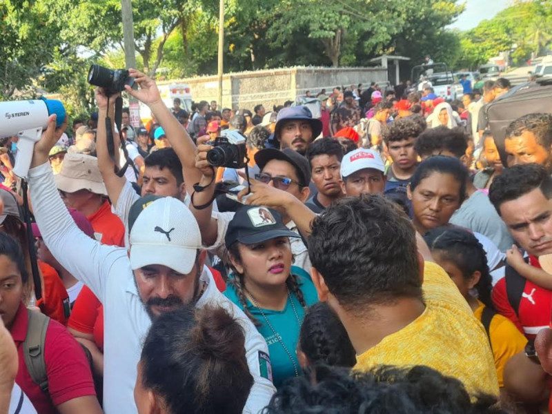 Caravana migrante se detiene; INM ofrece visas humanitarias