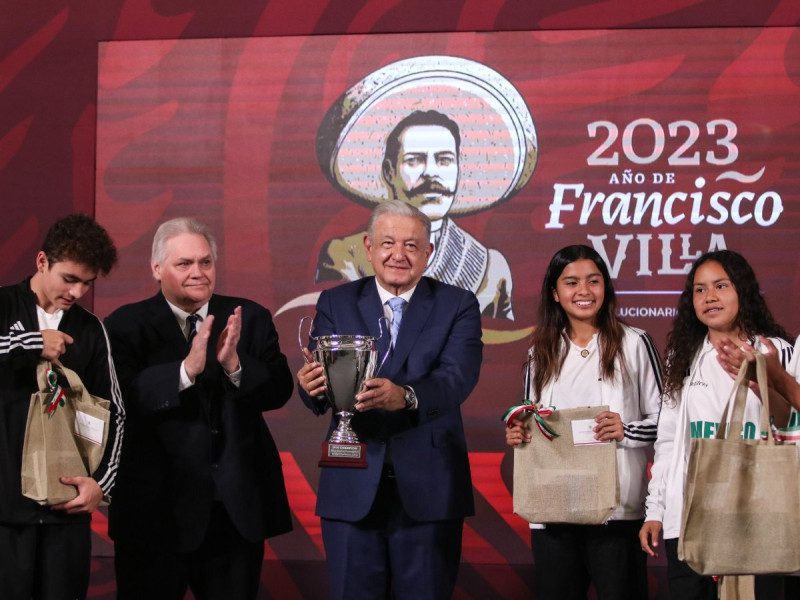 AMLO lamenta muerte de Carlos Bremer