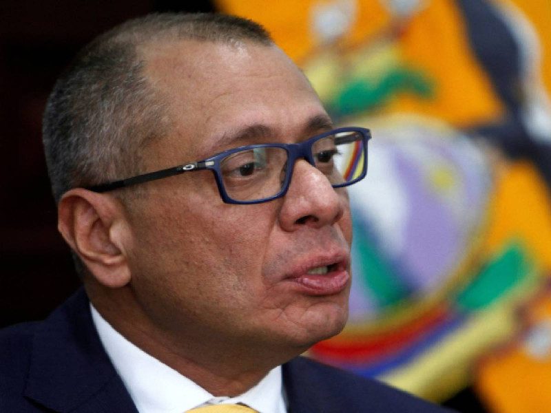 Expresidente de Ecuador refugiado en embajada de México es condenado a prisión