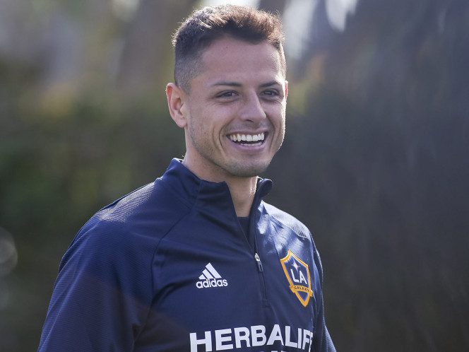 ‘Chicharito’ Hernández considera oferta de Chivas