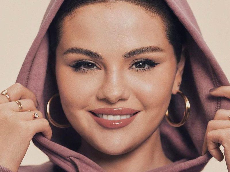 Selena Gomez pausa sus redes sociales tras controversia en los Globos de Oro