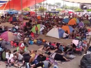 Migrantes solicitan permiso para atravesar México