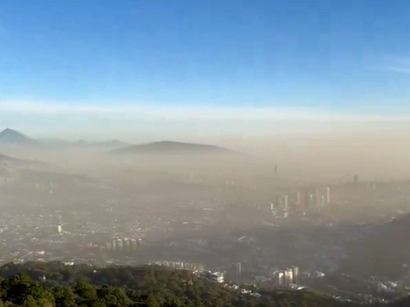 Por segundo día consecutivo Monterrey sufre de densa capa de contaminación