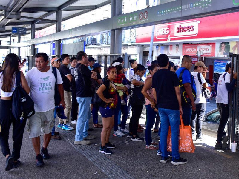 El transporte público vuelve lentamente en Acapulco; Acabús opera con 4 líneas