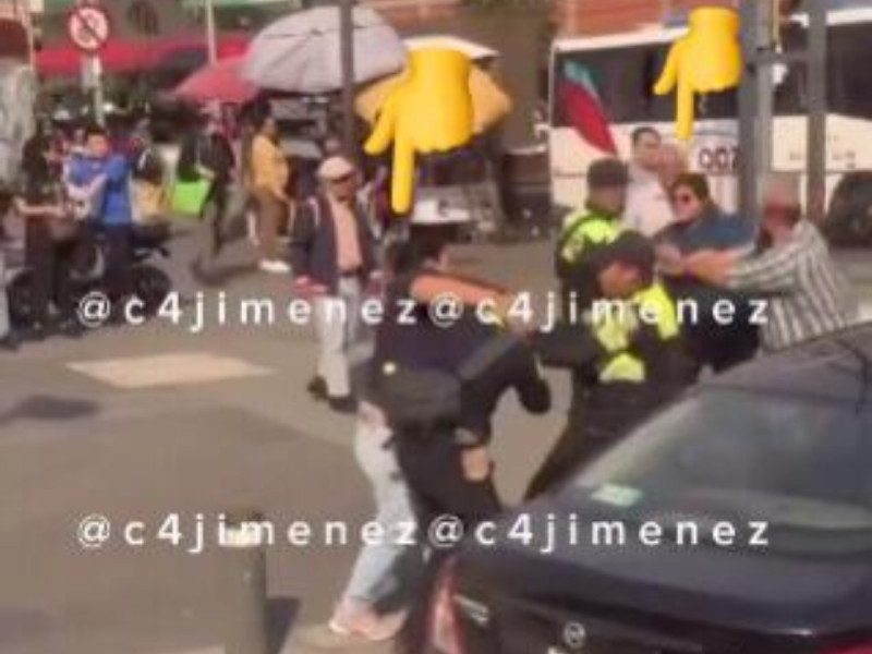 Agresión a policías en CDMX: Mujeres atacan por calle cerrada tras manifestación