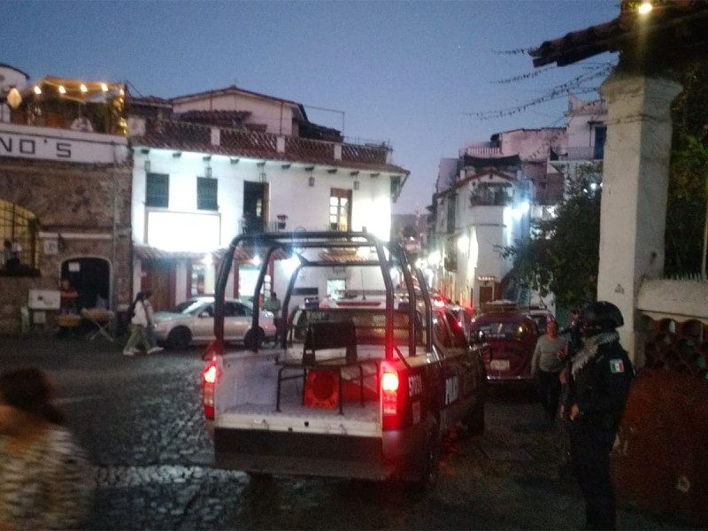 Taxco sin transporte público, clases suspendidas por amenazas a choferes