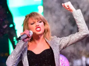 Taylor Swift prepara demanda por fotos explicitas generadas por IA