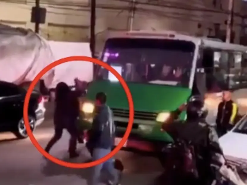 Conductor de microbús agrede a mujer en CDMX