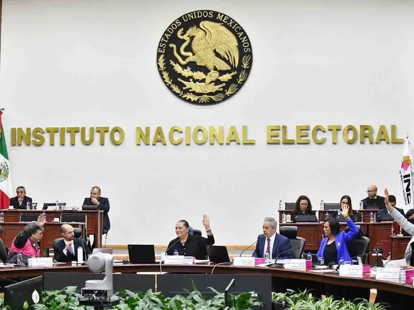 La Comisión del INE aprueba plataformas electorales de coaliciones y MC