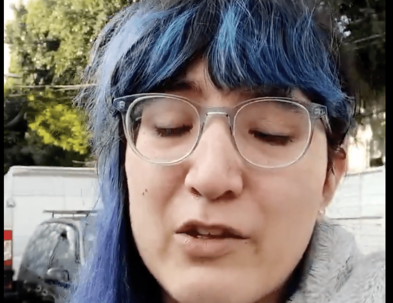 Joven intenta clausurar negocio de zapatero por no llamarle señorita