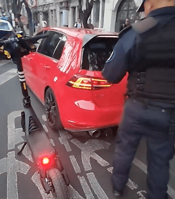 Ciclista denuncia a conductor por transitar en ciclovía