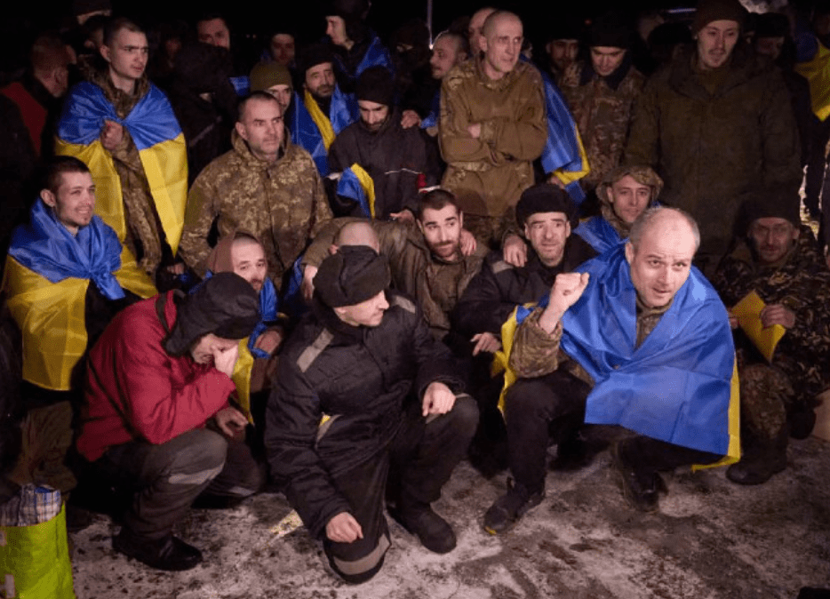 Rusia y Ucrania intercambian prisioneros tras dura negociación