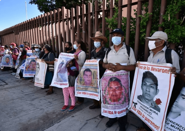 Gobierno reitera su compromiso con los padres de los 43 normalistas de Ayotzinapa
