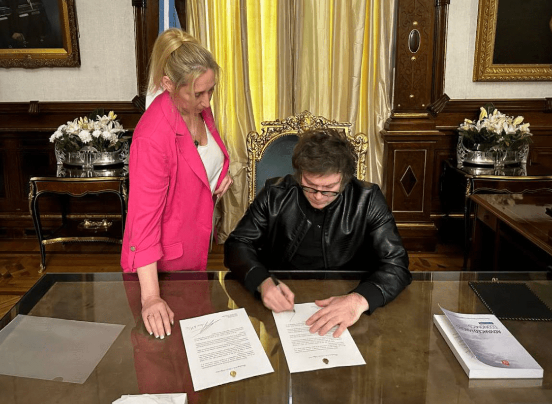 Javier Milei hace una invitación al papa Francisco para visitar Argentina