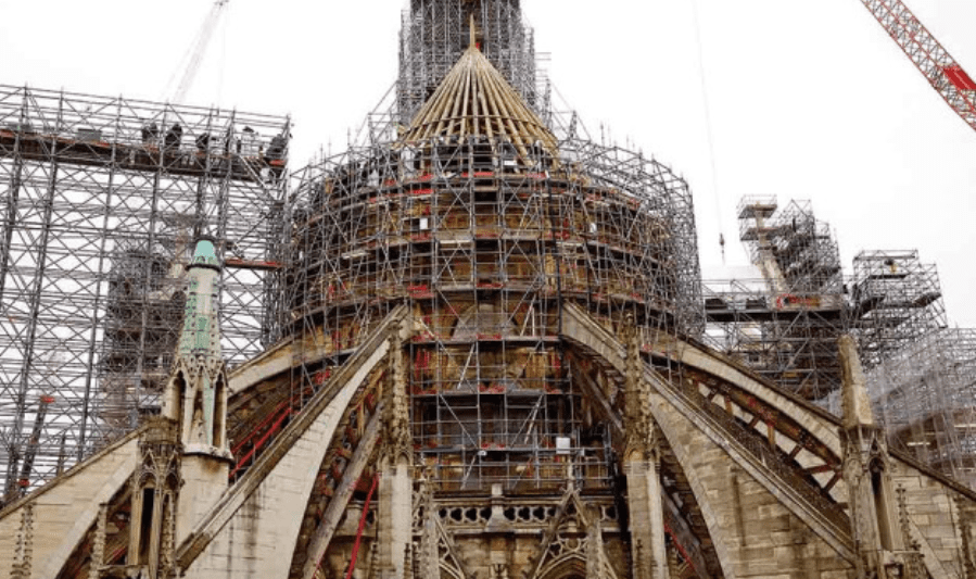 Finalizan la reconstrucción del marco del coro medieval de la Catedral de Notre-Dame de París