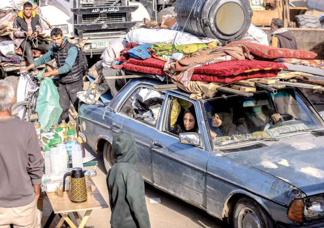 Desplazados por la Guerra Israel-Hamás huyen hacia Egipto