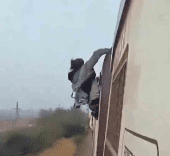 Joven se accidenta al grabar un vídeo sobre un tren en marcha