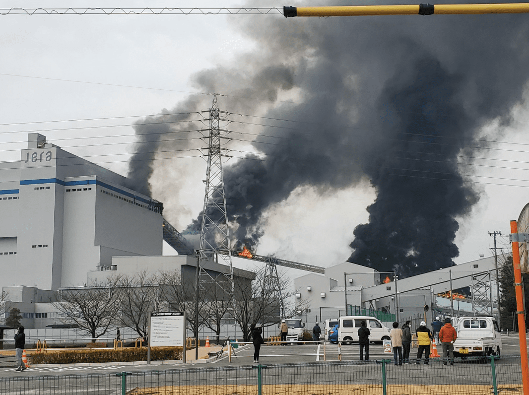 Vídeo: explosión e incendio en central térmica en Japón