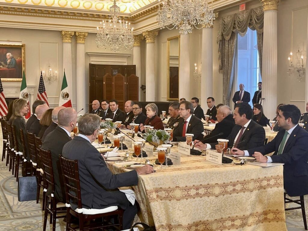 Delegación mexicana acude a reunión en Washington