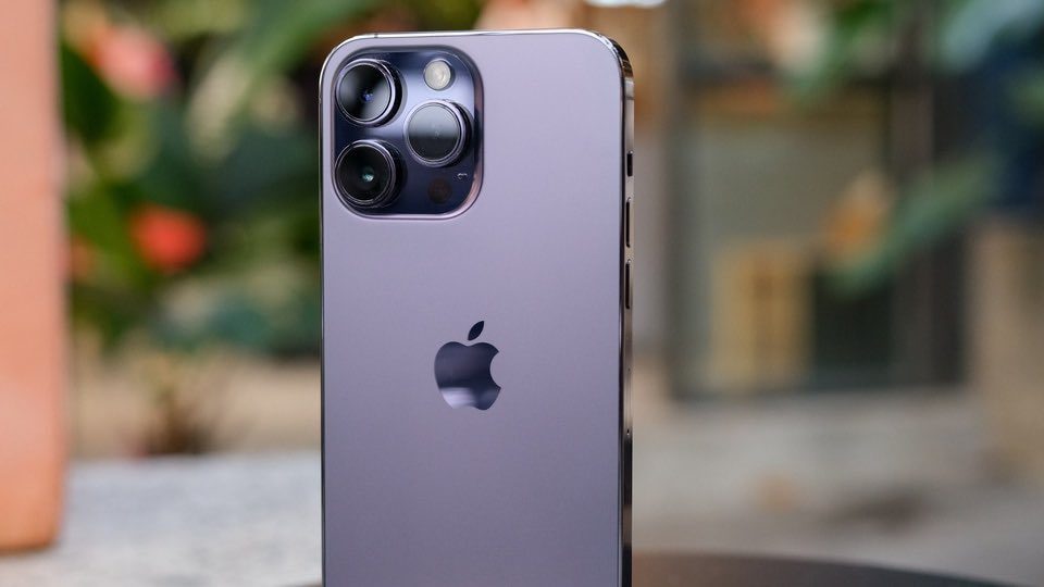 Padres rechazan comprar iPhone 15 a su hija, ella les reclama: “Están arruinando mi vida”