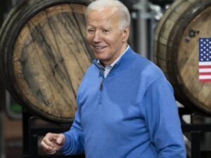 Biden busca voto latino con mensaje en spanglish