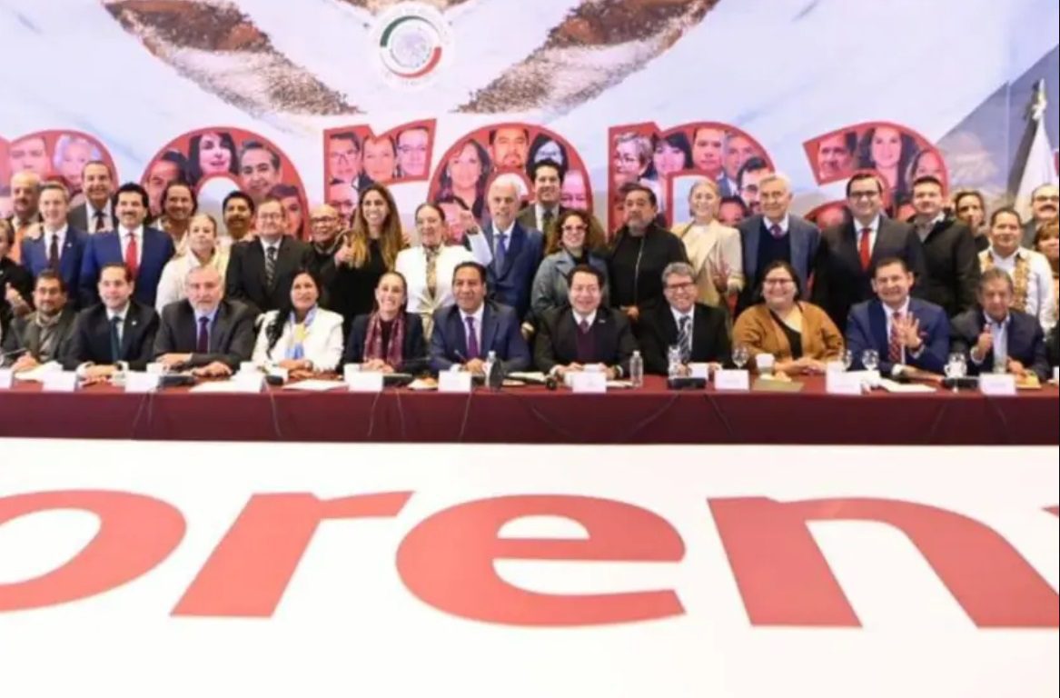 Senadores de Morena reeligieron a Ricardo Monreal como su líder de bancada